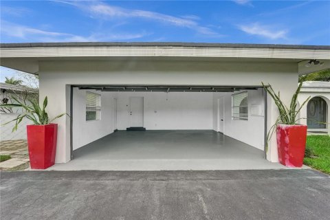 House in Fort Lauderdale, Florida 3 bedrooms, 183.85 sq.m. № 2181304 - photo 26