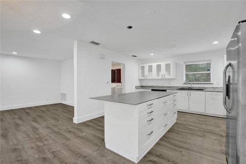 House in Fort Lauderdale, Florida 3 bedrooms, 183.85 sq.m. № 2181304 - photo 11