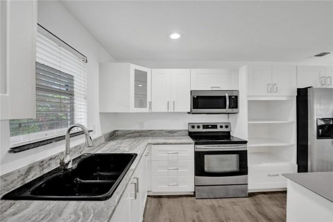 House in Fort Lauderdale, Florida 3 bedrooms, 183.85 sq.m. № 2181304 - photo 8