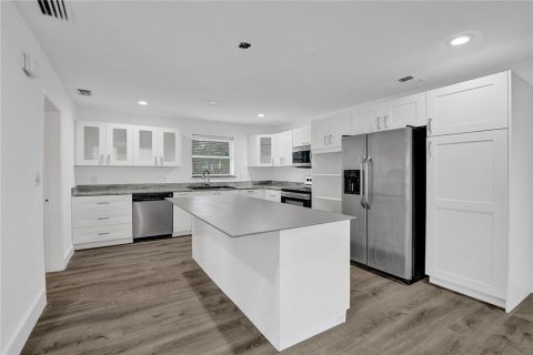 House in Fort Lauderdale, Florida 3 bedrooms, 183.85 sq.m. № 2181304 - photo 10