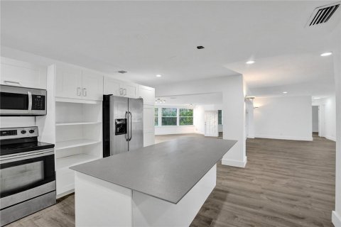 House in Fort Lauderdale, Florida 3 bedrooms, 183.85 sq.m. № 2181304 - photo 9