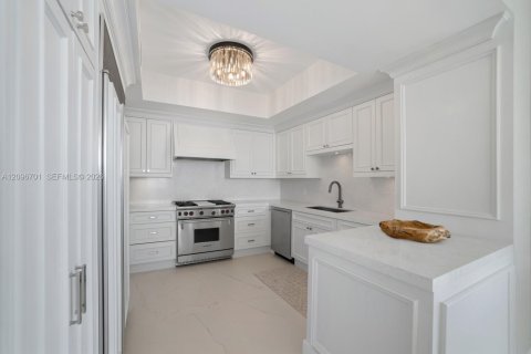 Купить кондоминиум в Санни-Айлс-Бич, Флорида 4 спальни, 254.18м2, № 2390209 - фото 18