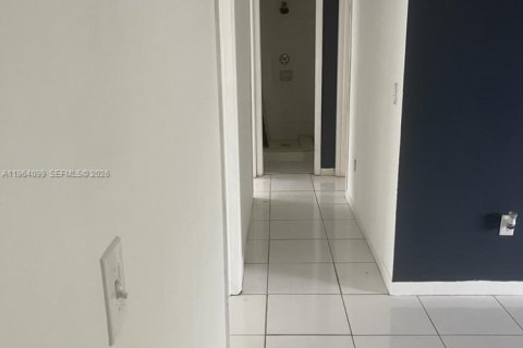 Appartement à louer à Miami, Floride: 3 chambres, 81.75 m2 № 2026535 - photo 3