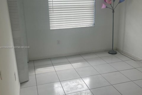 Appartement à louer à Miami, Floride: 3 chambres, 81.75 m2 № 2026535 - photo 4