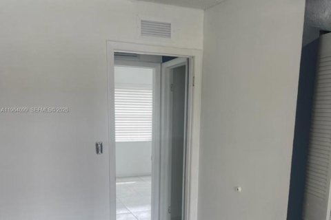 Appartement à louer à Miami, Floride: 3 chambres, 81.75 m2 № 2026535 - photo 11