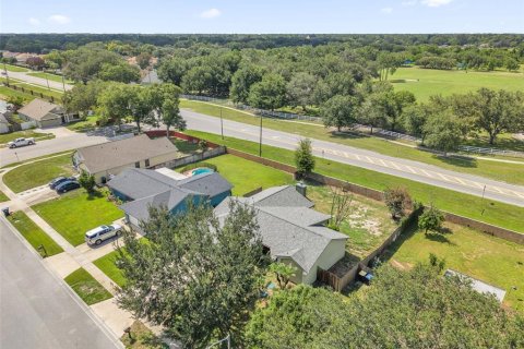 House in Orlando, Florida 3 bedrooms, 153.1 sq.m. № 2210200 - photo 27