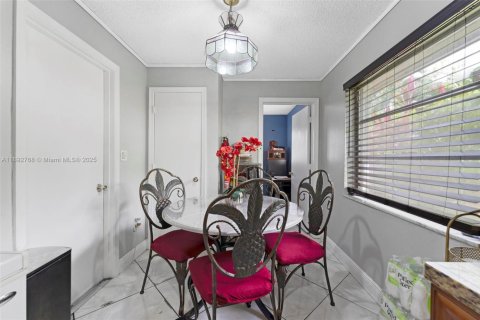 House in Coral Springs, Florida 4 bedrooms, 192.87 sq.m. № 1947362 - photo 22