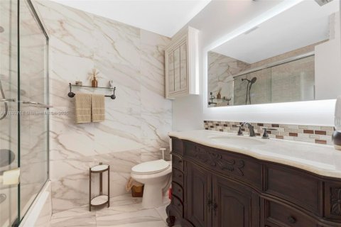 House in Coral Springs, Florida 4 bedrooms, 192.87 sq.m. № 1947362 - photo 25