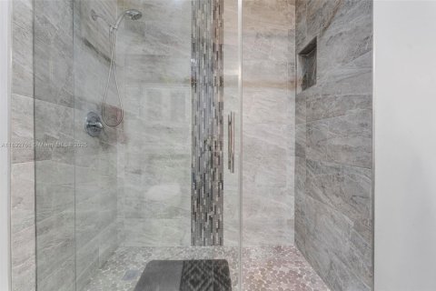 House in Coral Springs, Florida 4 bedrooms, 192.87 sq.m. № 1947362 - photo 12