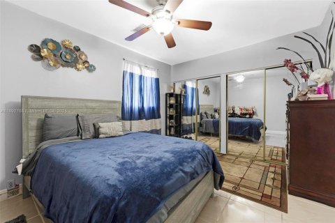 House in Coral Springs, Florida 4 bedrooms, 192.87 sq.m. № 1947362 - photo 15