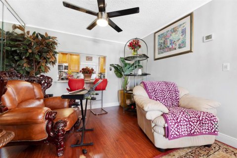 House in Coral Springs, Florida 4 bedrooms, 192.87 sq.m. № 1947362 - photo 29