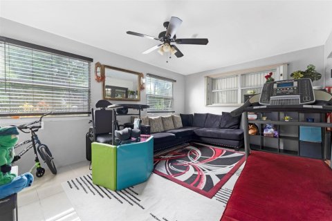 House in Coral Springs, Florida 4 bedrooms, 192.87 sq.m. № 1947362 - photo 26