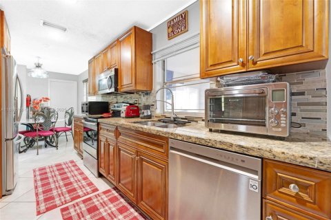 House in Coral Springs, Florida 4 bedrooms, 192.87 sq.m. № 1947362 - photo 7