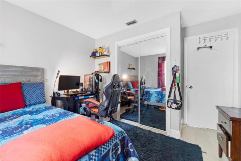 House in Coral Springs, Florida 4 bedrooms, 192.87 sq.m. № 1947362 - photo 18