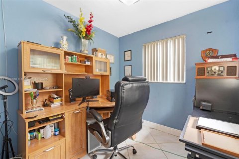 House in Coral Springs, Florida 4 bedrooms, 192.87 sq.m. № 1947362 - photo 20