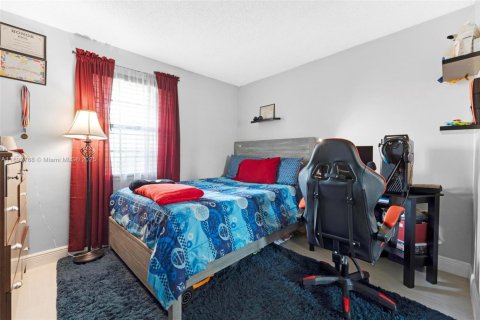 House in Coral Springs, Florida 4 bedrooms, 192.87 sq.m. № 1947362 - photo 17