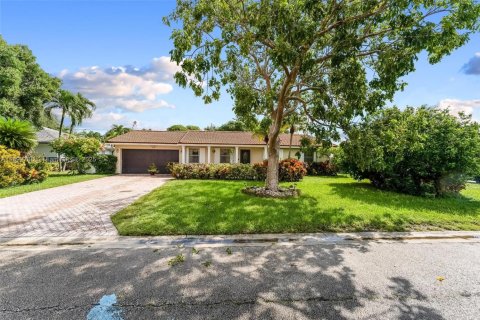 House in Coral Springs, Florida 4 bedrooms, 192.87 sq.m. № 1947362 - photo 1