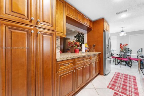 House in Coral Springs, Florida 4 bedrooms, 192.87 sq.m. № 1947362 - photo 8