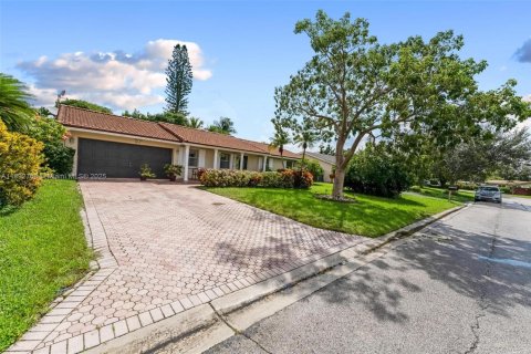 House in Coral Springs, Florida 4 bedrooms, 192.87 sq.m. № 1947362 - photo 3