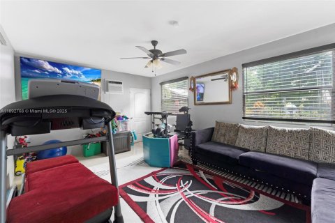 House in Coral Springs, Florida 4 bedrooms, 192.87 sq.m. № 1947362 - photo 23