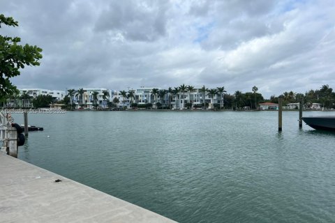 Casa en venta en Miami Beach, Florida, 5 dormitorios № 2075562 - foto 11