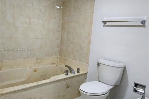 Copropriété à vendre à Miami, Floride: 2 chambres, 114.18 m2 № 2154229 - photo 10