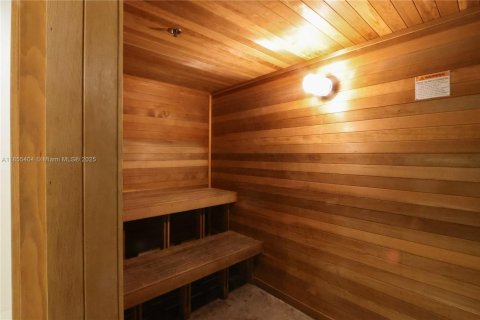 Condo in Miami, Florida, 1 bedroom № 1891407 - photo 13