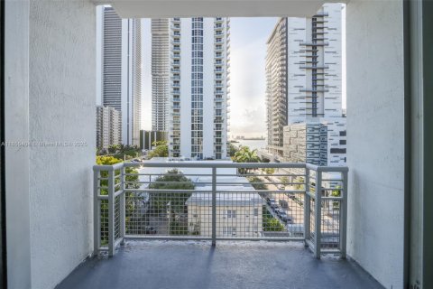 Condo in Miami, Florida, 1 bedroom № 1891407 - photo 16