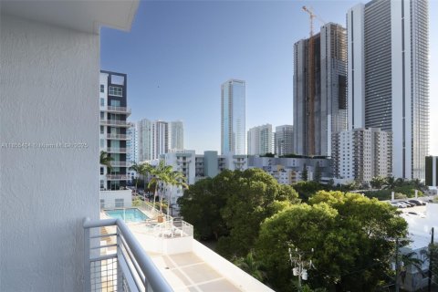 Condo in Miami, Florida, 1 bedroom № 1891407 - photo 17