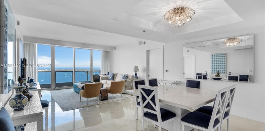 Кондоминиум с 2 спальнями в Майами, Флорида № 2050120