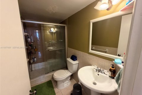 Condo in North Miami, Florida, 2 bedrooms  № 2041053 - photo 8