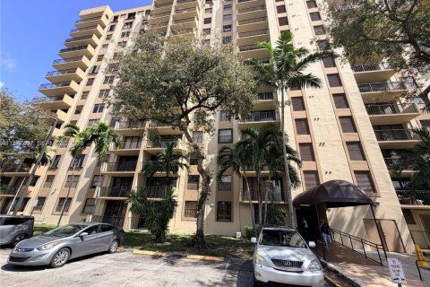Condo in North Miami, Florida, 2 bedrooms  № 2041053