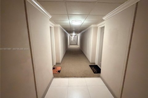 Condo in North Miami, Florida, 2 bedrooms  № 2041053 - photo 14