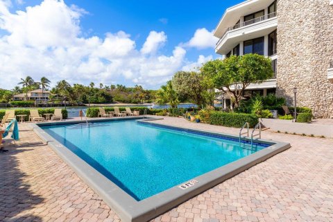 Condo in Hillsboro Beach, Florida, 2 bedrooms  № 2082635 - photo 30