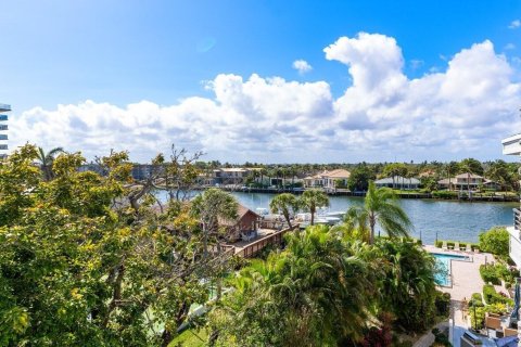 Condo in Hillsboro Beach, Florida, 2 bedrooms  № 2082635 - photo 25