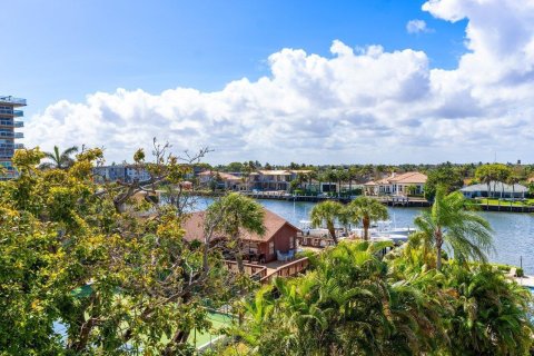 Condo in Hillsboro Beach, Florida, 2 bedrooms  № 2082635 - photo 26