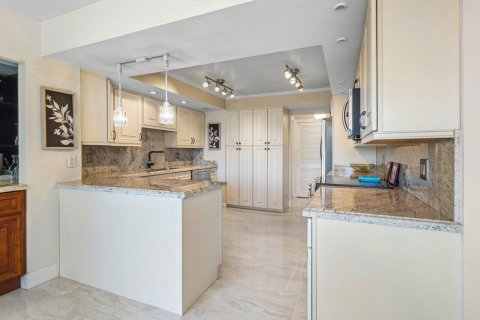 Condo in Hillsboro Beach, Florida, 2 bedrooms  № 2082635 - photo 8