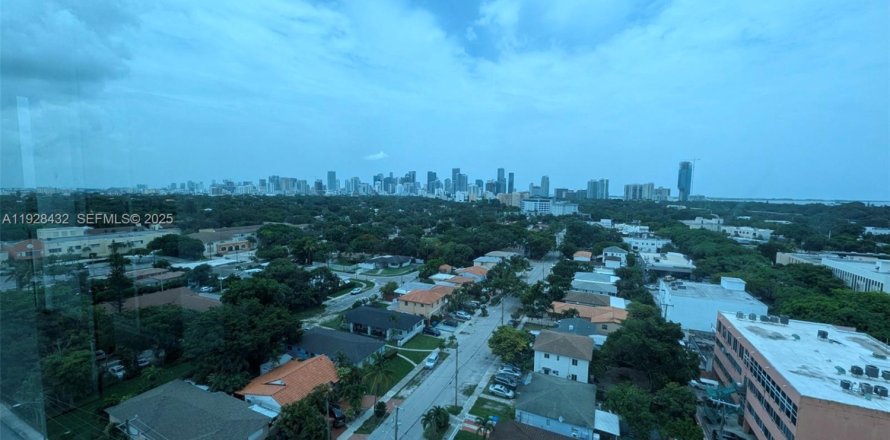 Condominio en Miami, Florida, 1 dormitorio  № 1986927