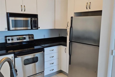 Condominio en alquiler en Miami, Florida, 1 dormitorio, 67.82 m2 № 1986927 - foto 6