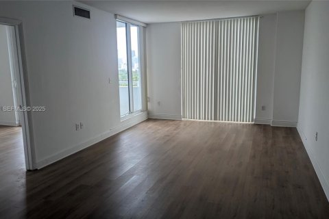 Condominio en alquiler en Miami, Florida, 1 dormitorio, 67.82 m2 № 1986927 - foto 4