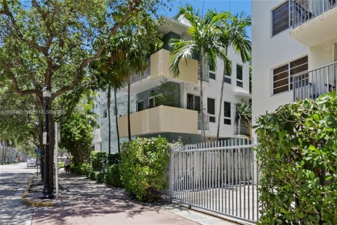 Townhouse in Miami Beach, Florida 2 bedrooms, 102.19 sq.m. № 2192122 - photo 29