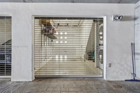 Townhouse in Miami Beach, Florida 2 bedrooms, 102.19 sq.m. № 2192122 - photo 27