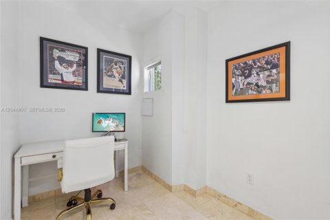 Townhouse in Miami Beach, Florida 2 bedrooms, 102.19 sq.m. № 2192122 - photo 22