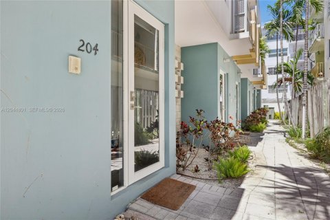 Townhouse in Miami Beach, Florida 2 bedrooms, 102.19 sq.m. № 2192122 - photo 2
