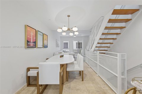 Townhouse in Miami Beach, Florida 2 bedrooms, 102.19 sq.m. № 2192122 - photo 4