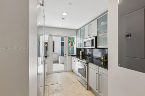 Townhouse in Miami Beach, Florida 2 bedrooms, 102.19 sq.m. № 2192122 - photo 9