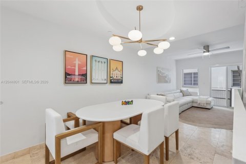 Townhouse in Miami Beach, Florida 2 bedrooms, 102.19 sq.m. № 2192122 - photo 3