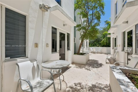 Townhouse in Miami Beach, Florida 2 bedrooms, 102.19 sq.m. № 2192122 - photo 14