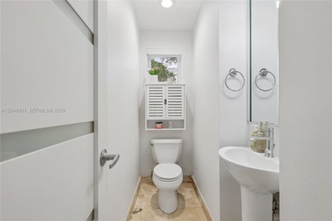 Townhouse in Miami Beach, Florida 2 bedrooms, 102.19 sq.m. № 2192122 - photo 23