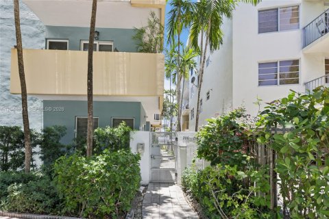 Townhouse in Miami Beach, Florida 2 bedrooms, 102.19 sq.m. № 2192122 - photo 30